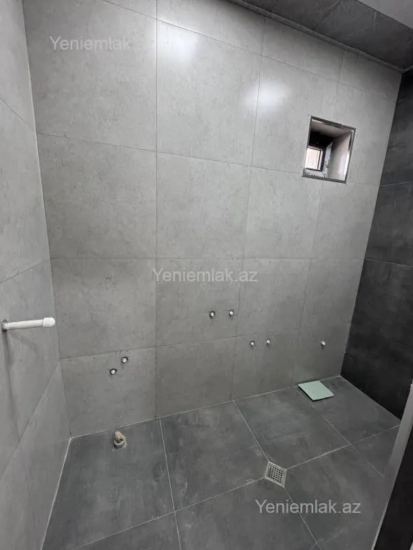 Satılır 5 otaqlı həyət evi 180 m²