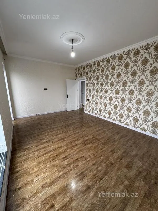 Satılır 5 otaqlı həyət evi 180 m²