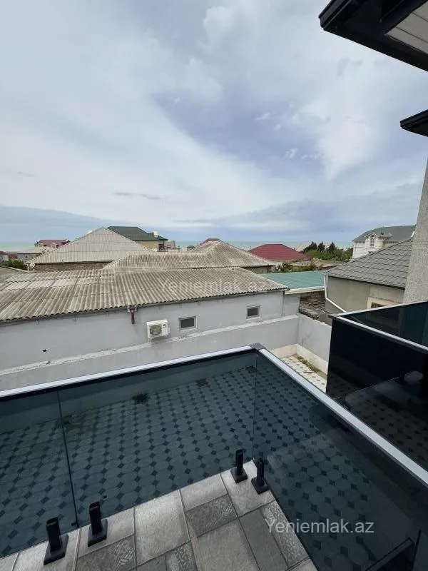 Satılır 5 otaqlı həyət evi 180 m²