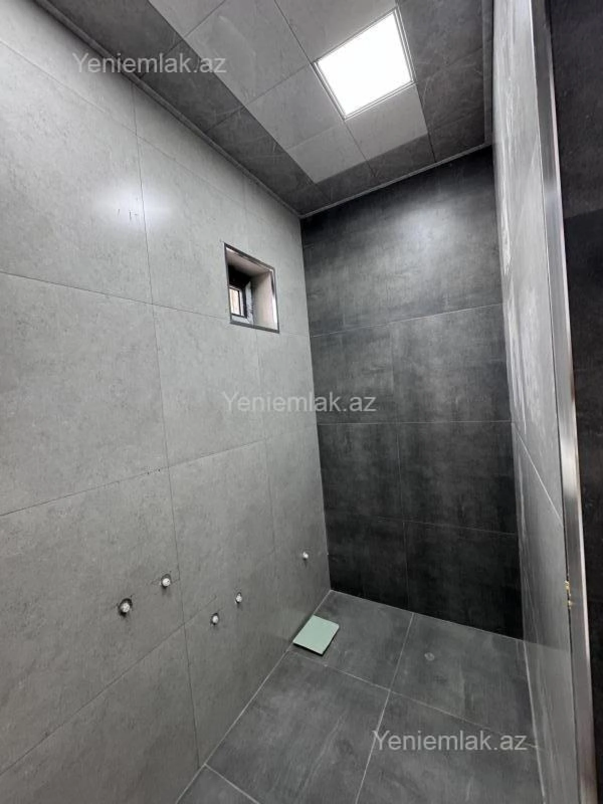 Satılır 5 otaqlı həyət evi 180 m²