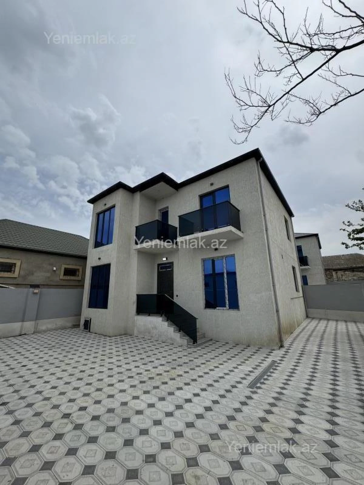 Satılır 5 otaqlı həyət evi 180 m²