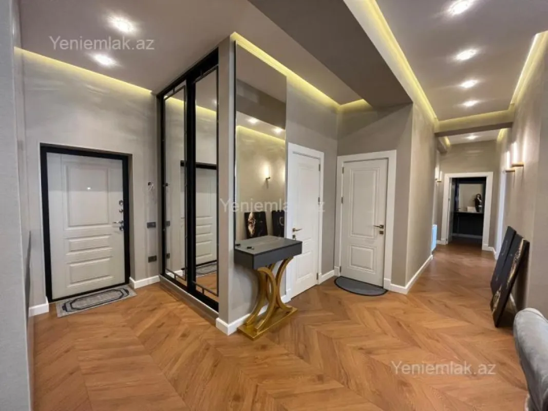 Satılır 3 otaqlı yeni tikili 120 m²