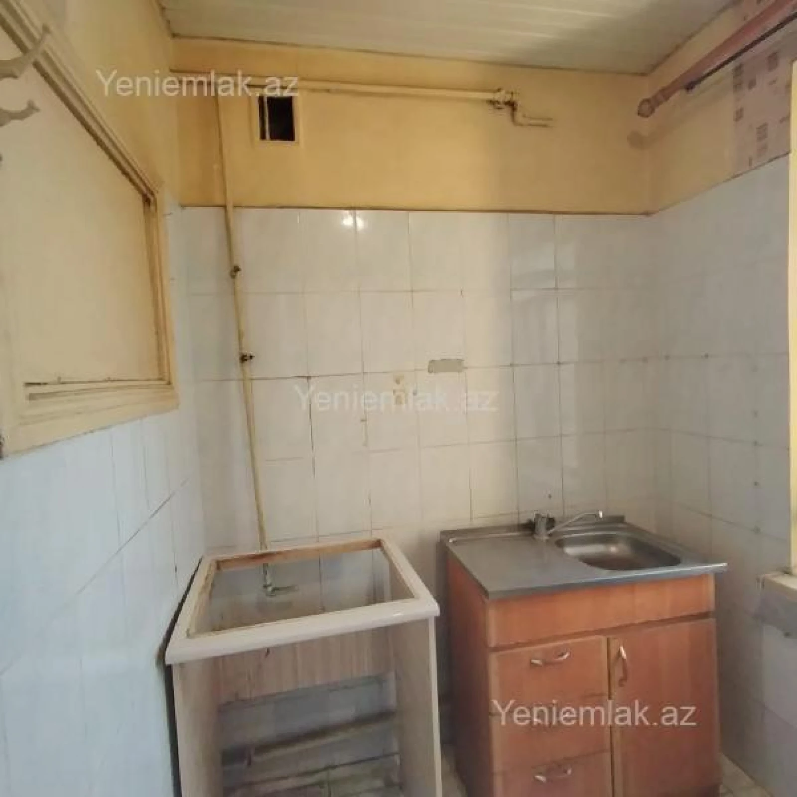 Satılır 3 otaqlı köhnə tikili 80 m²