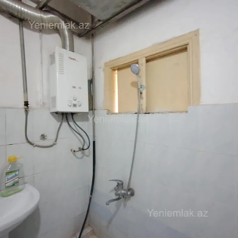 Satılır 3 otaqlı köhnə tikili 80 m²