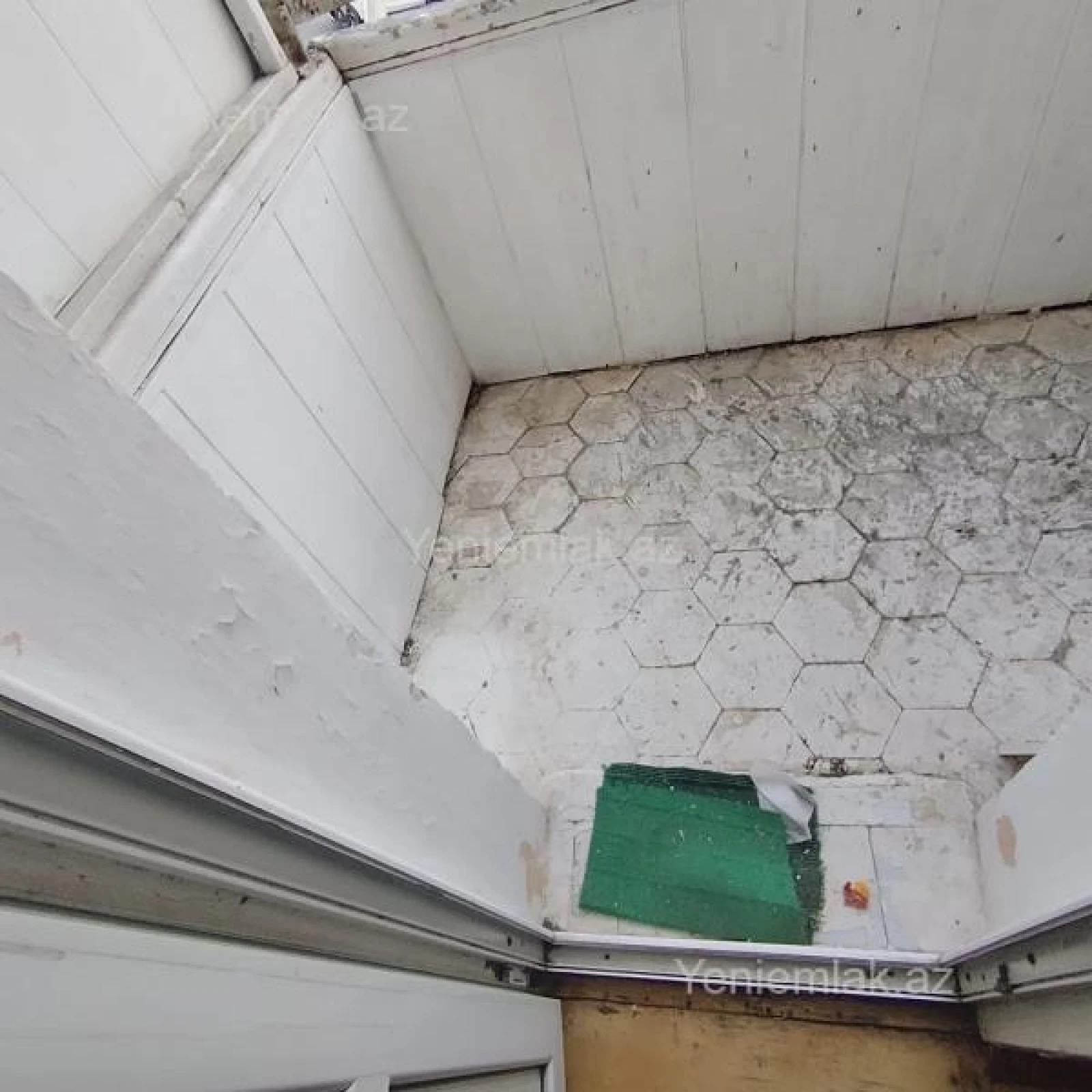 Satılır 3 otaqlı köhnə tikili 80 m²