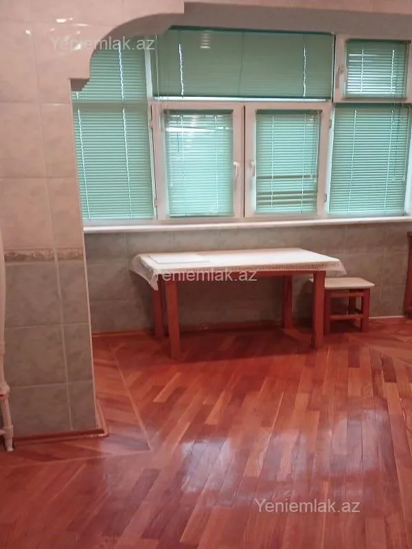 Satılır 4 otaqlı köhnə tikili 80 m²