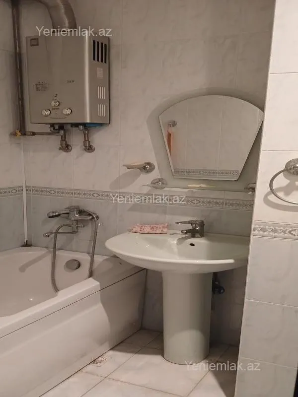 Satılır 4 otaqlı köhnə tikili 80 m²