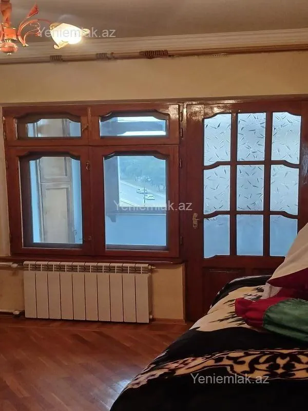 Satılır 4 otaqlı köhnə tikili 80 m²
