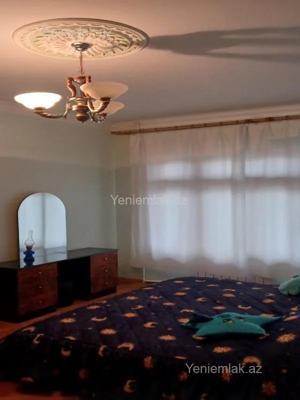 Satılır 4 otaqlı köhnə tikili 80 m²