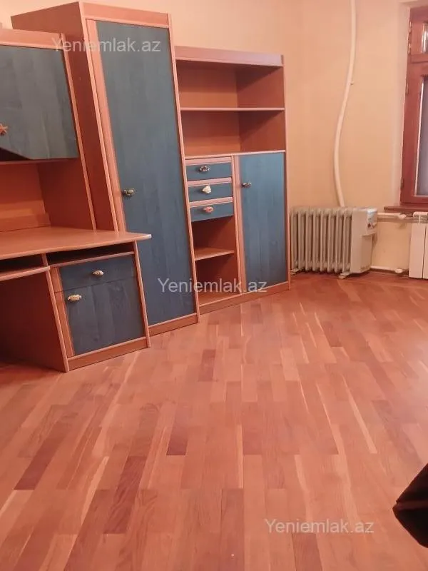 Satılır 4 otaqlı köhnə tikili 80 m²