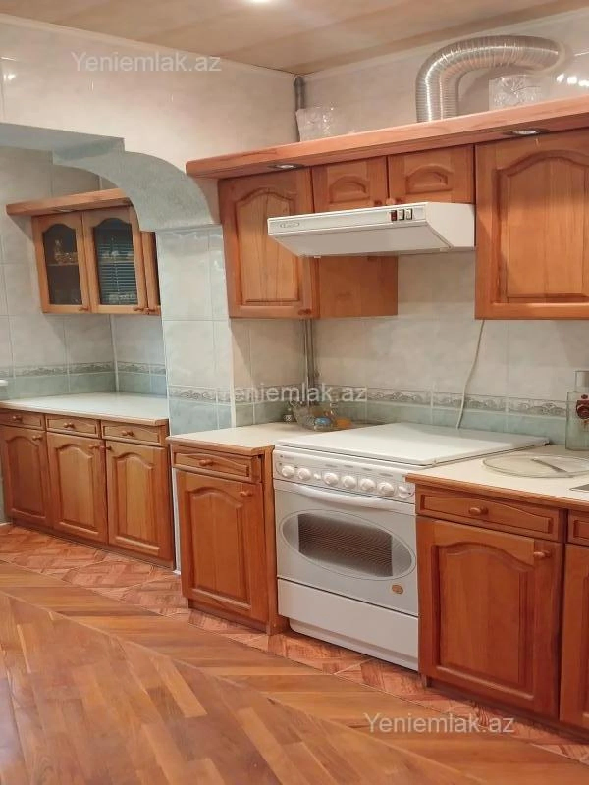 Satılır 4 otaqlı köhnə tikili 80 m²