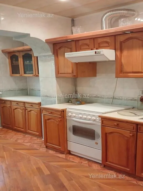 Satılır 4 otaqlı köhnə tikili 80 m²