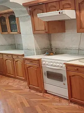 Satılır 4 otaqlı köhnə tikili 80 m²