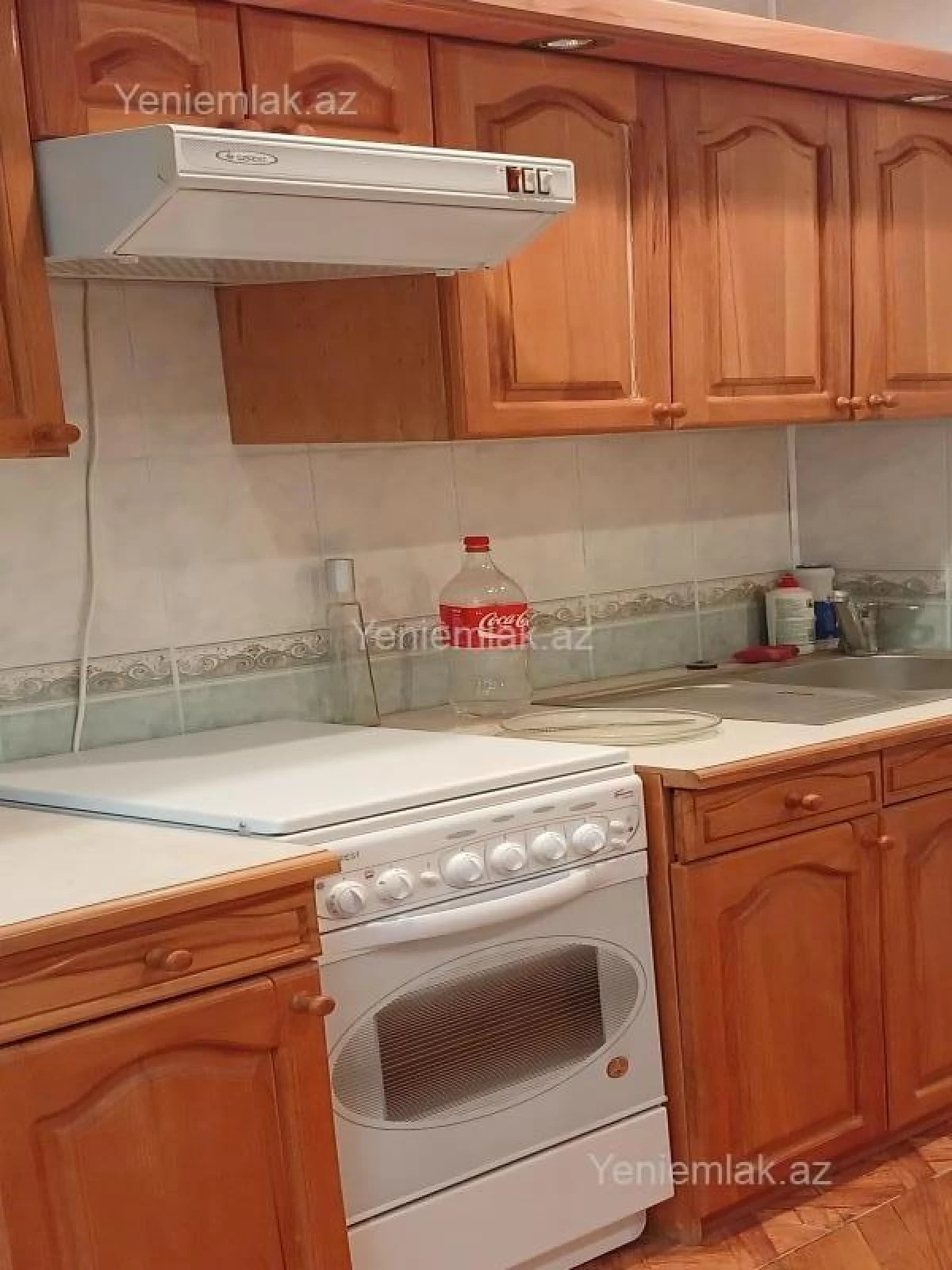 Satılır 4 otaqlı köhnə tikili 80 m²
