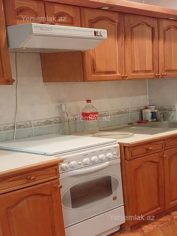 Satılır 4 otaqlı köhnə tikili 80 m²