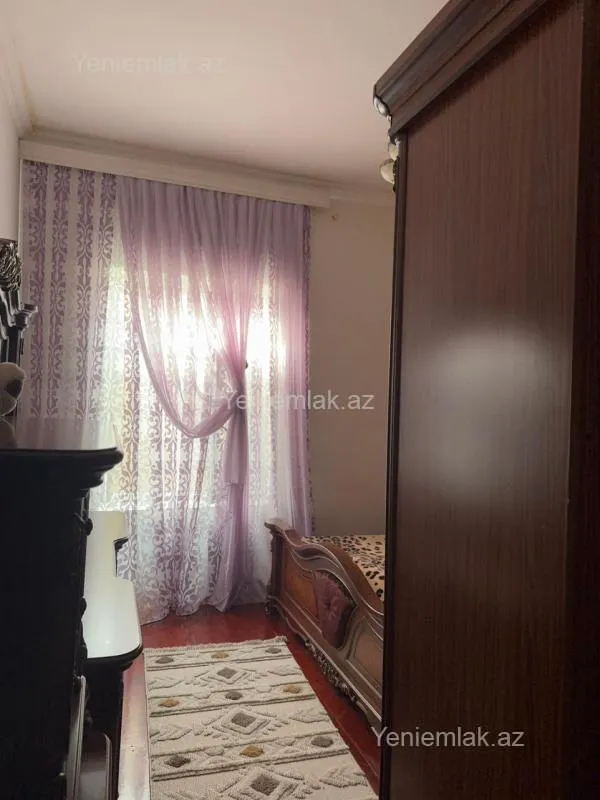 Satılır 5 otaqlı həyət evi 200 m²