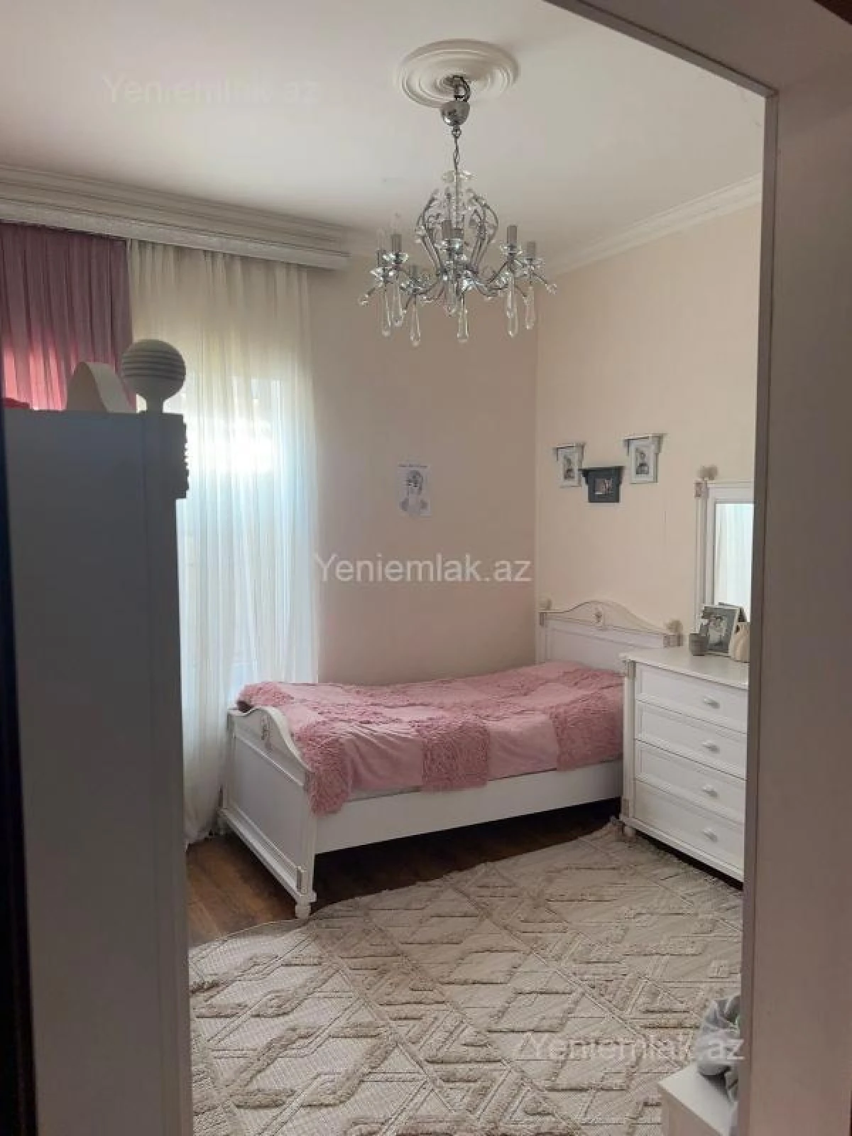 Satılır 5 otaqlı həyət evi 200 m²