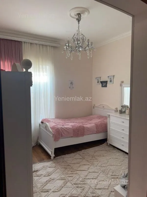 Satılır 5 otaqlı həyət evi 200 m²