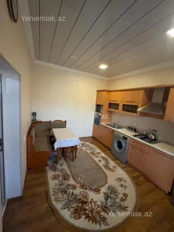 Satılır 5 otaqlı həyət evi 200 m²