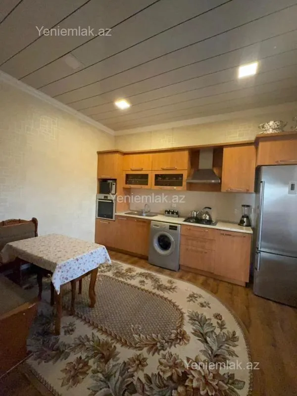 Satılır 5 otaqlı həyət evi 200 m²