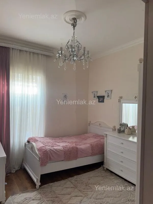 Satılır 5 otaqlı həyət evi 200 m²