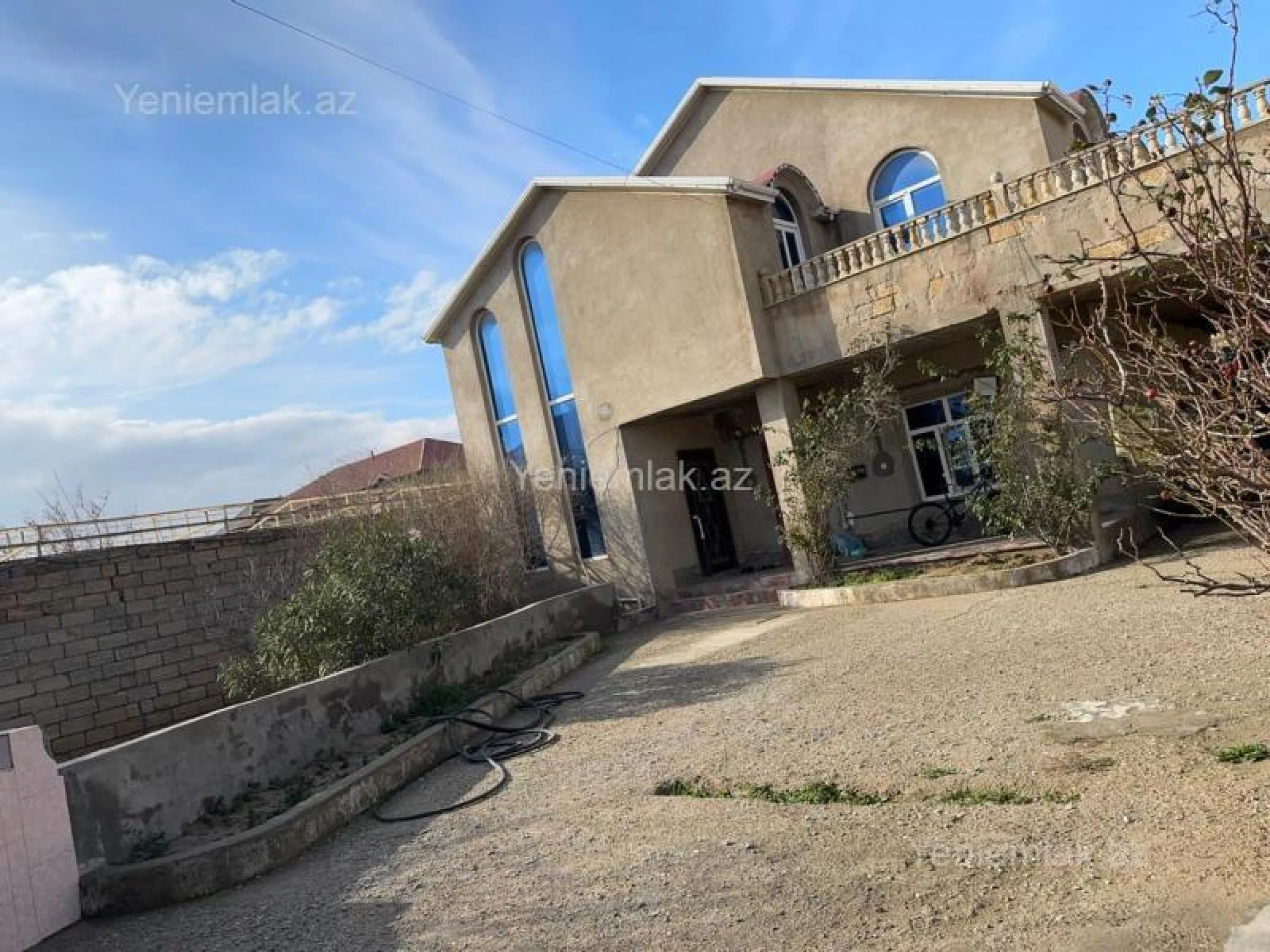 Satılır 5 otaqlı həyət evi 200 m²