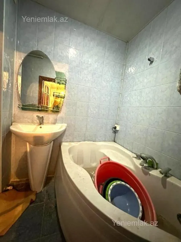 Satılır 3 otaqlı köhnə tikili 90 m²