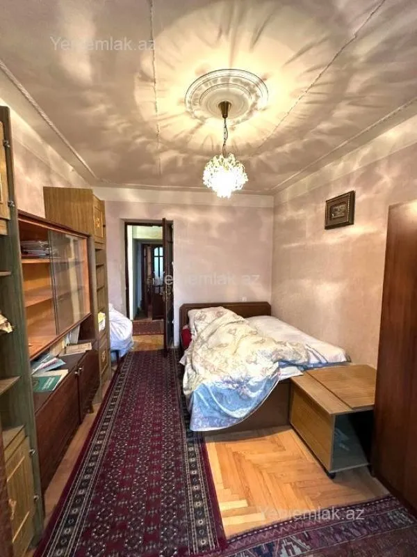 Satılır 3 otaqlı köhnə tikili 90 m²