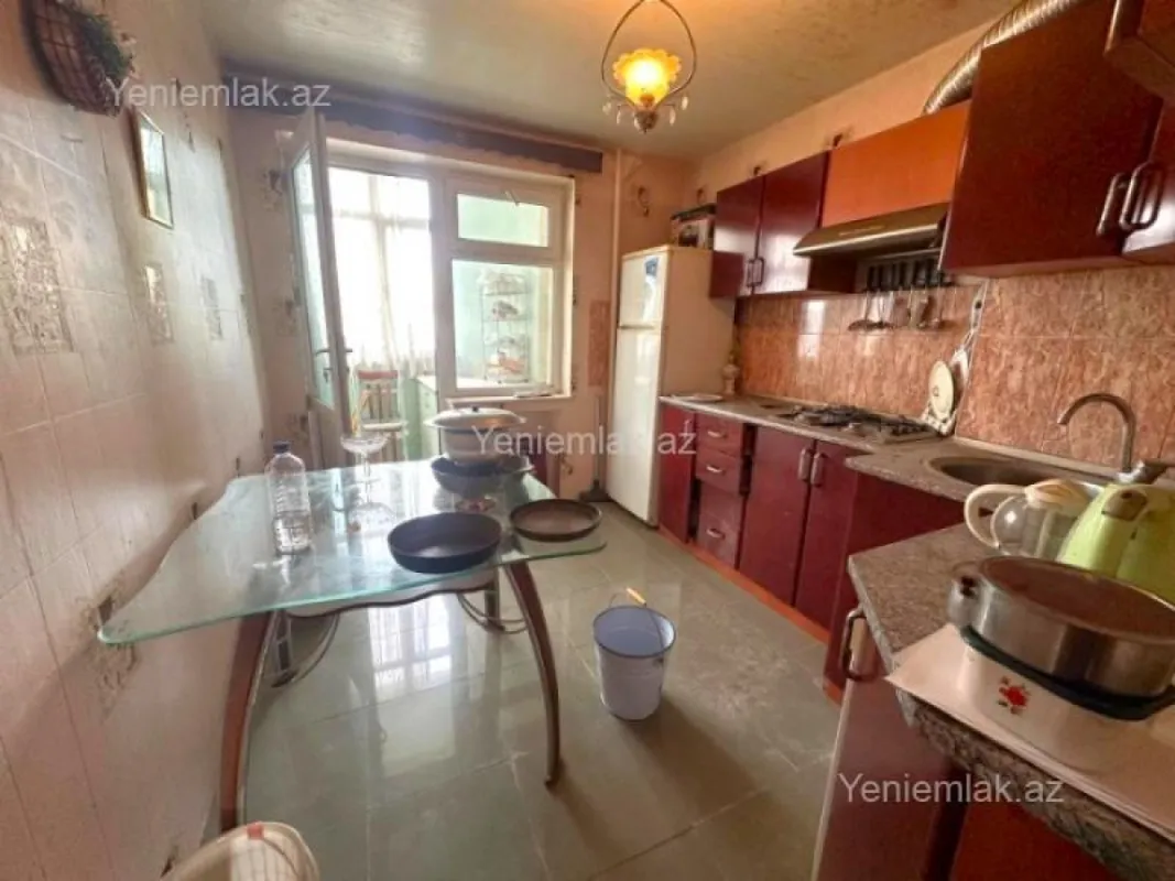 Satılır 3 otaqlı köhnə tikili 90 m²
