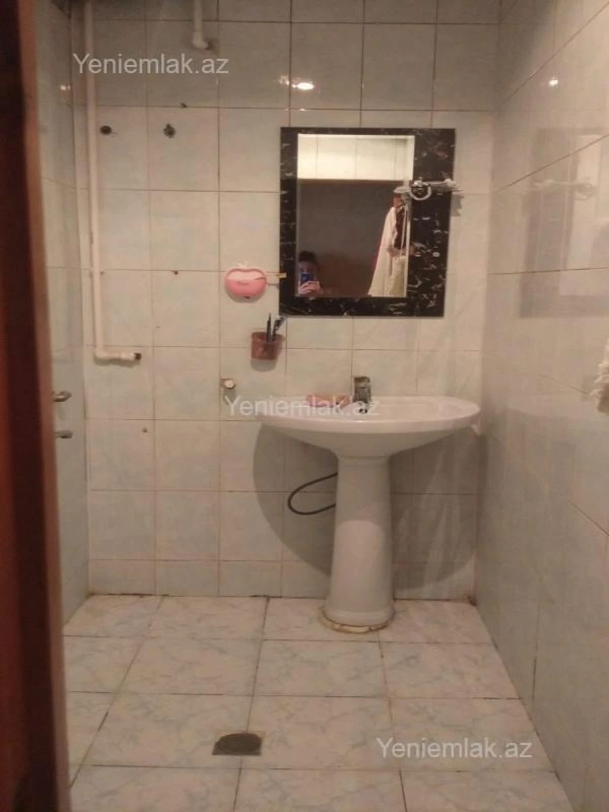 Satılır 2 otaqlı köhnə tikili 56 m²