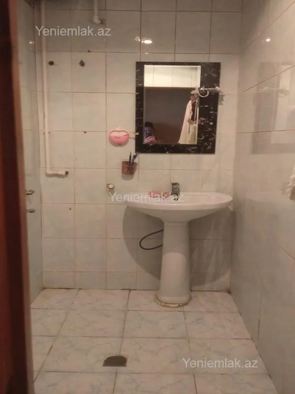 Satılır 2 otaqlı köhnə tikili 56 m²