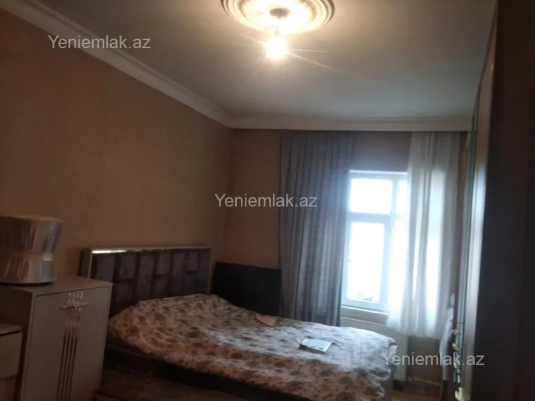 Satılır 2 otaqlı köhnə tikili 56 m²
