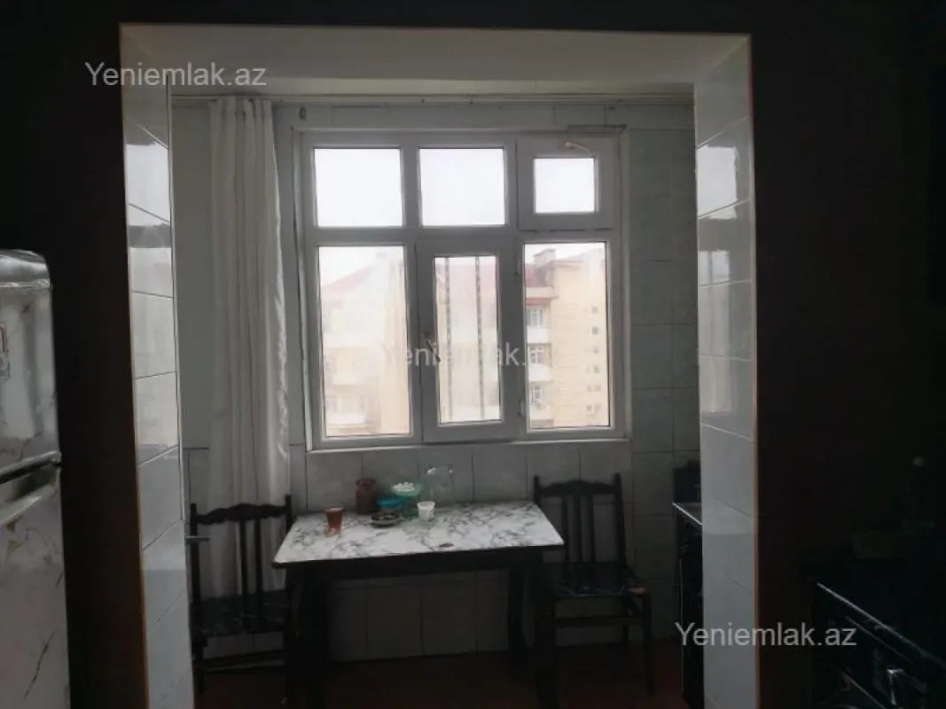 Satılır 2 otaqlı köhnə tikili 56 m²