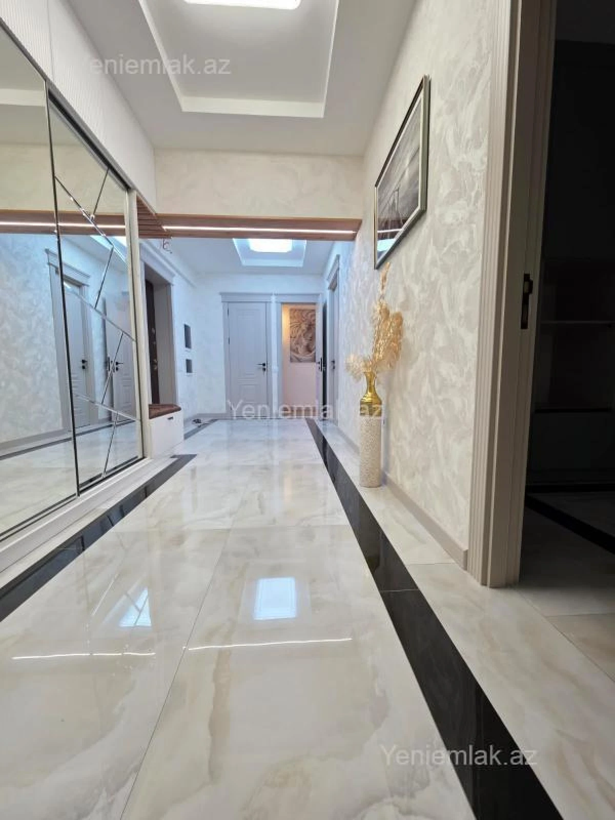 Satılır 3 otaqlı yeni tikili 128 m²