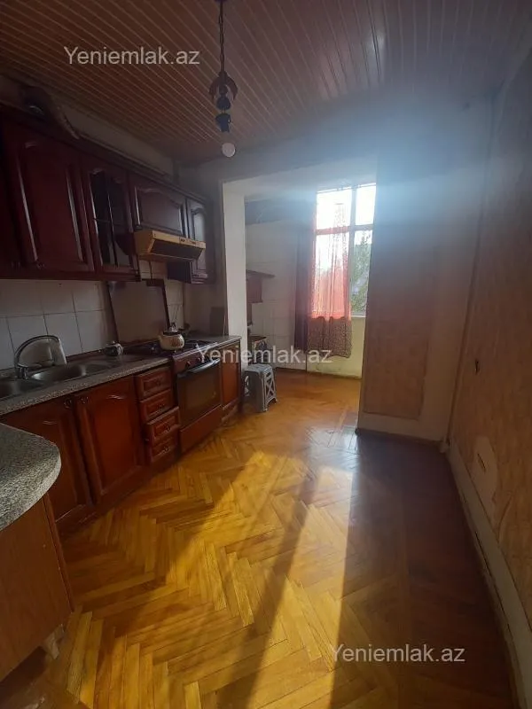 Satılır 3 otaqlı köhnə tikili 90 m²