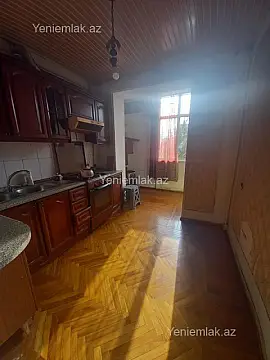 Satılır 3 otaqlı köhnə tikili 90 m²