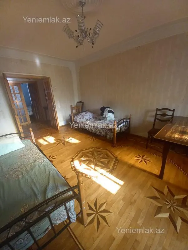 Satılır 3 otaqlı köhnə tikili 90 m²