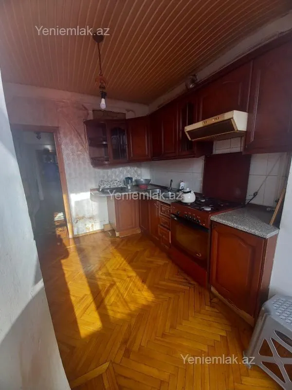 Satılır 3 otaqlı köhnə tikili 90 m²