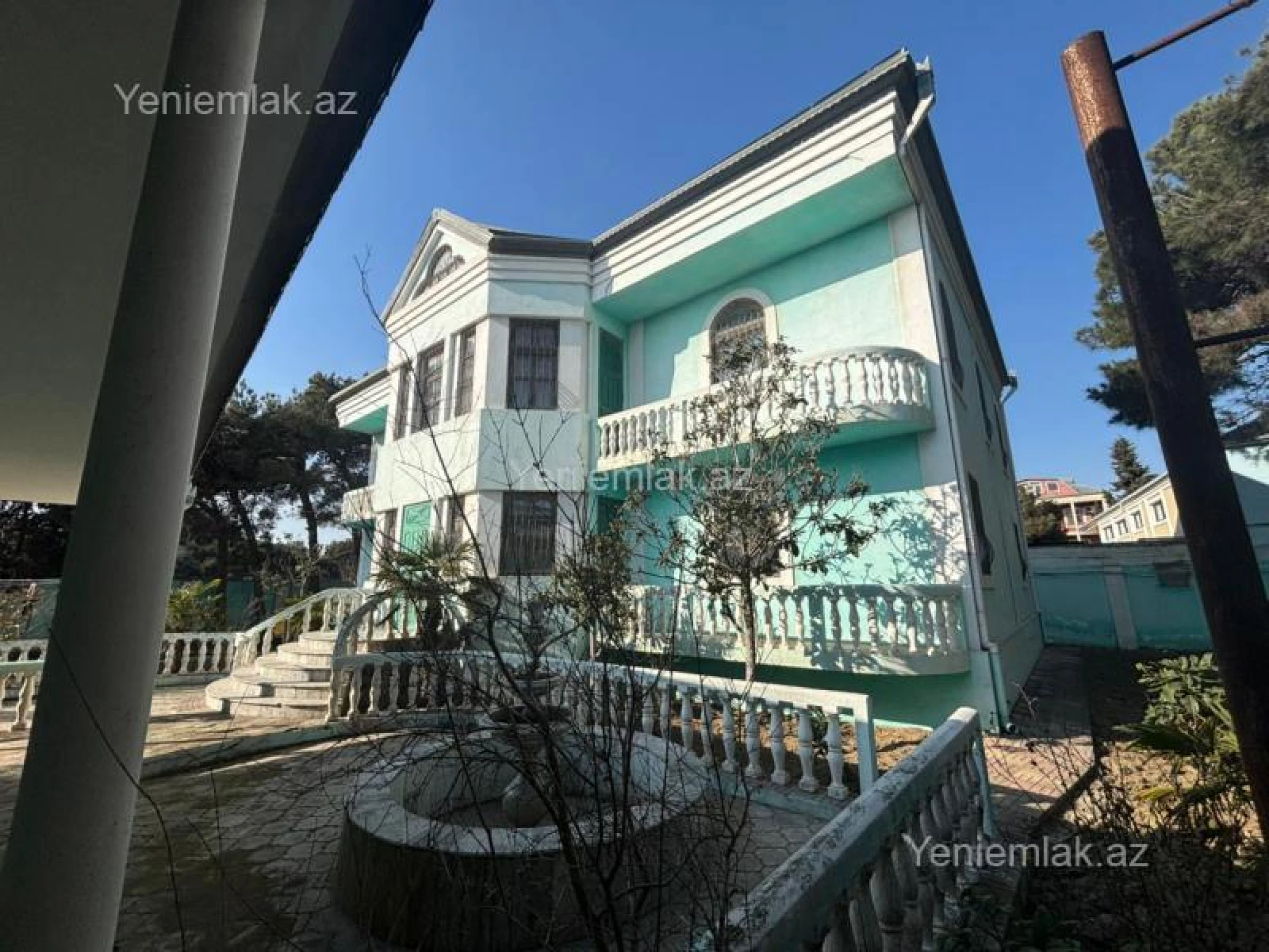Satılır 10 otaqlı həyət evi 550 m²