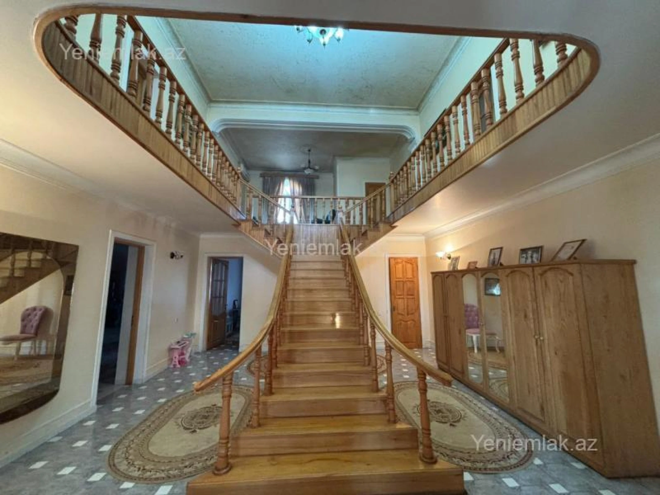 Satılır 10 otaqlı həyət evi 550 m²