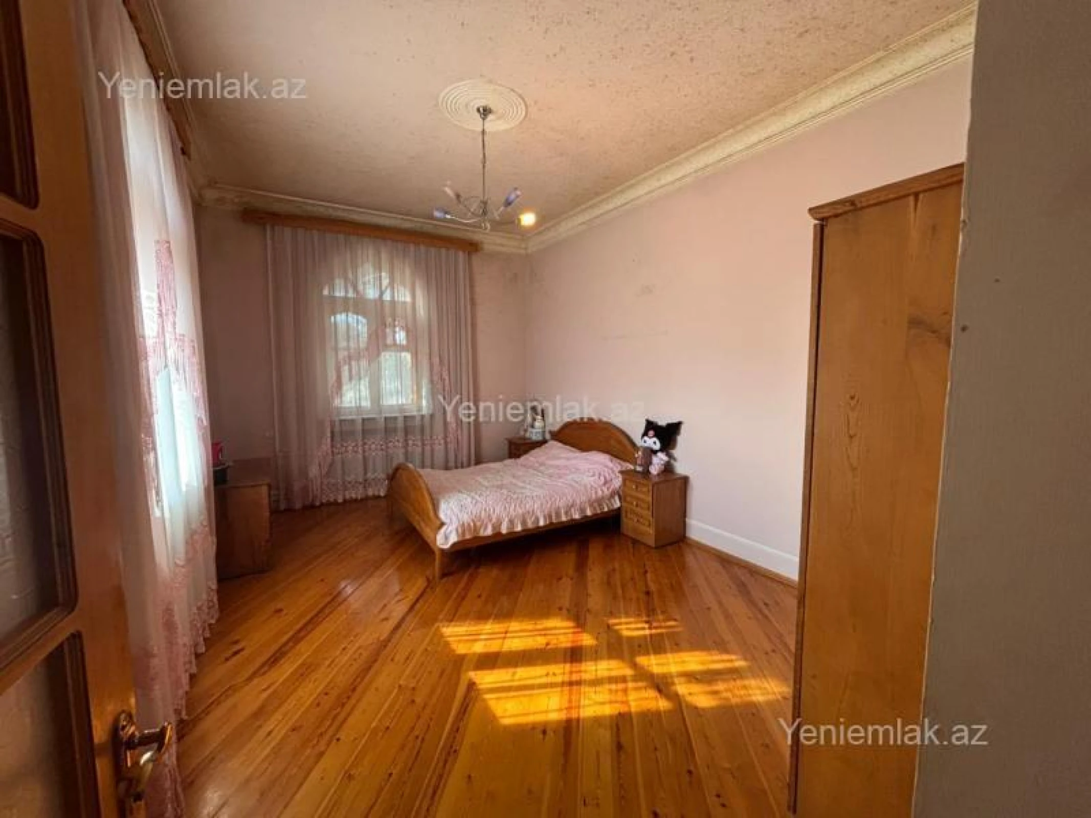 Satılır 10 otaqlı həyət evi 550 m²