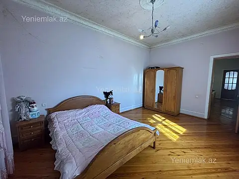 Satılır 10 otaqlı həyət evi 550 m²