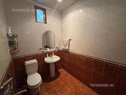 Satılır 10 otaqlı həyət evi 550 m²