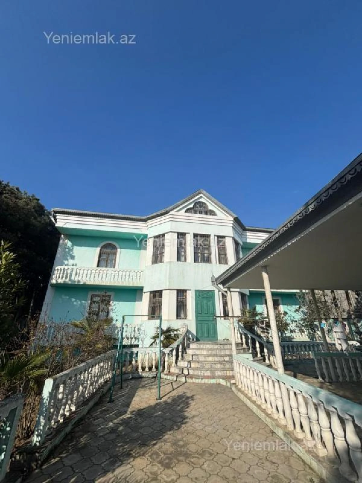 Satılır 10 otaqlı həyət evi 550 m²