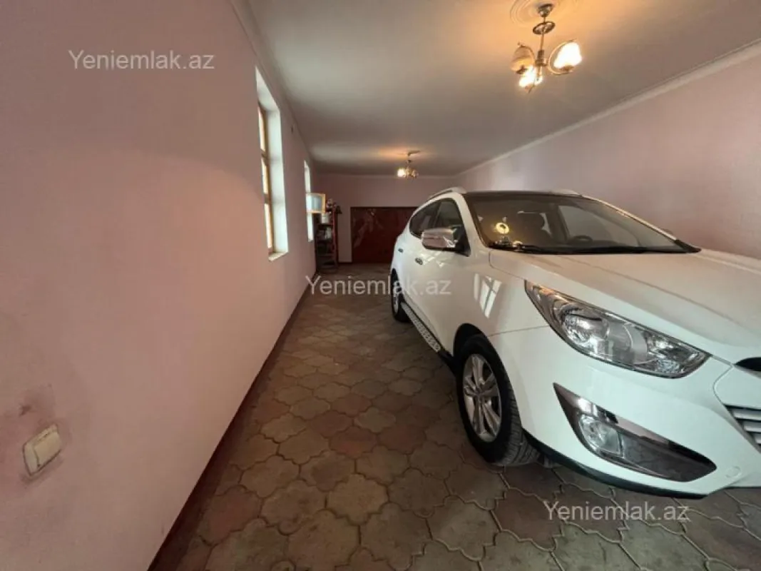 Satılır 10 otaqlı həyət evi 550 m²