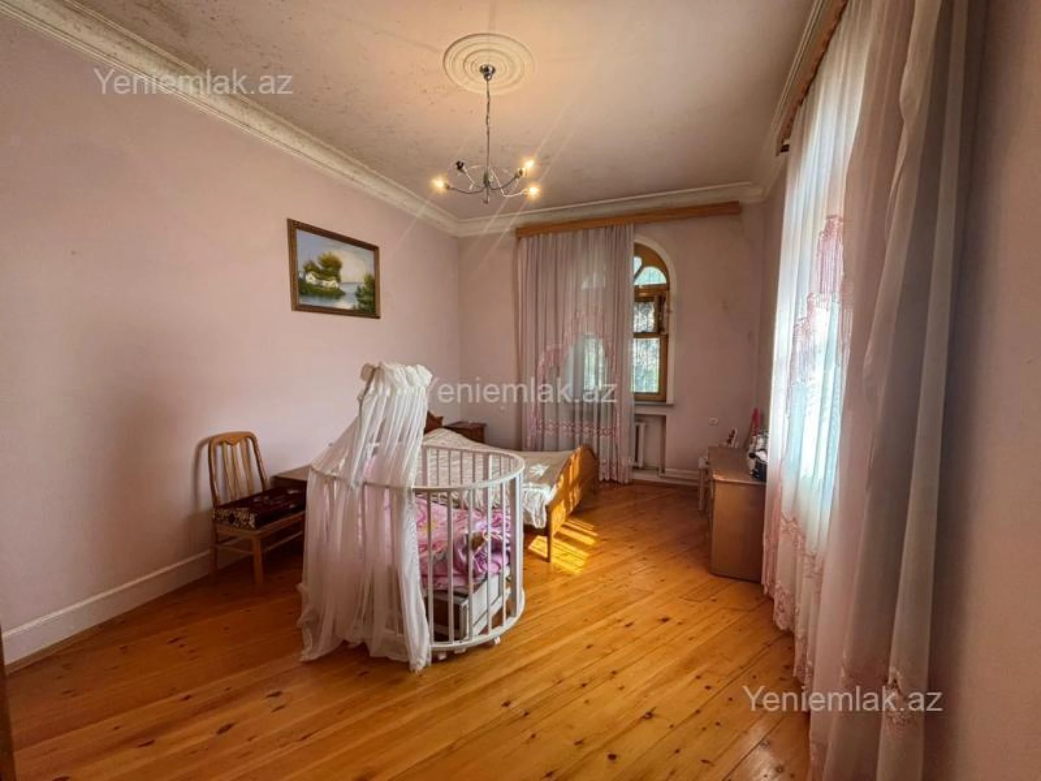 Satılır 10 otaqlı həyət evi 550 m²