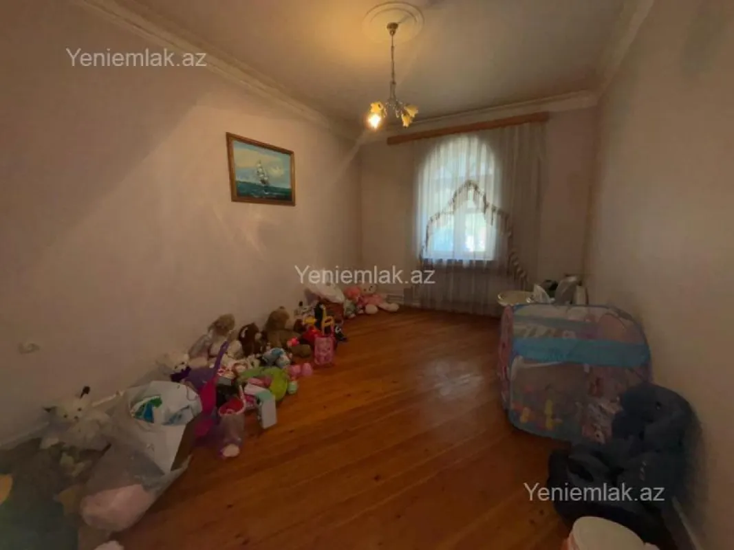 Satılır 10 otaqlı həyət evi 550 m²