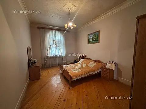 Satılır 10 otaqlı həyət evi 550 m²