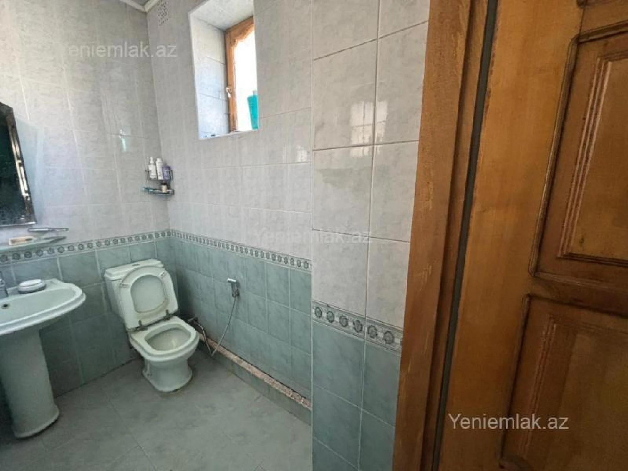 Satılır 10 otaqlı həyət evi 550 m²