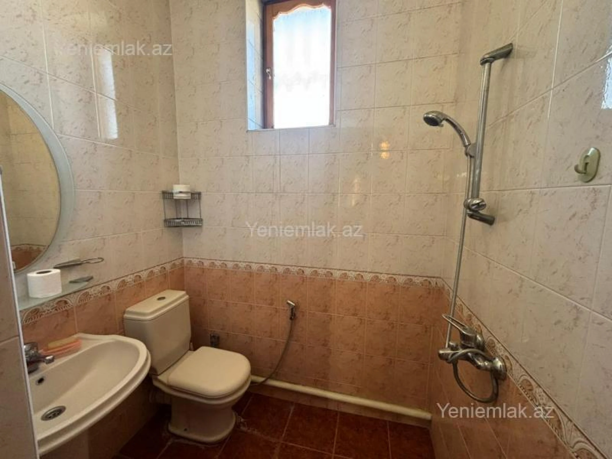 Satılır 10 otaqlı həyət evi 550 m²